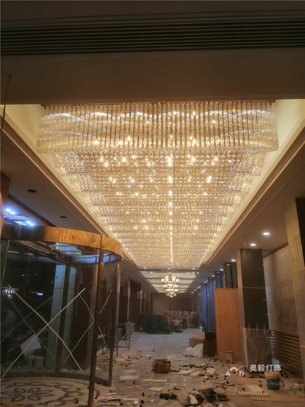 BSport体育官网工程案例 | 武汉汉口酒店大堂水晶灯